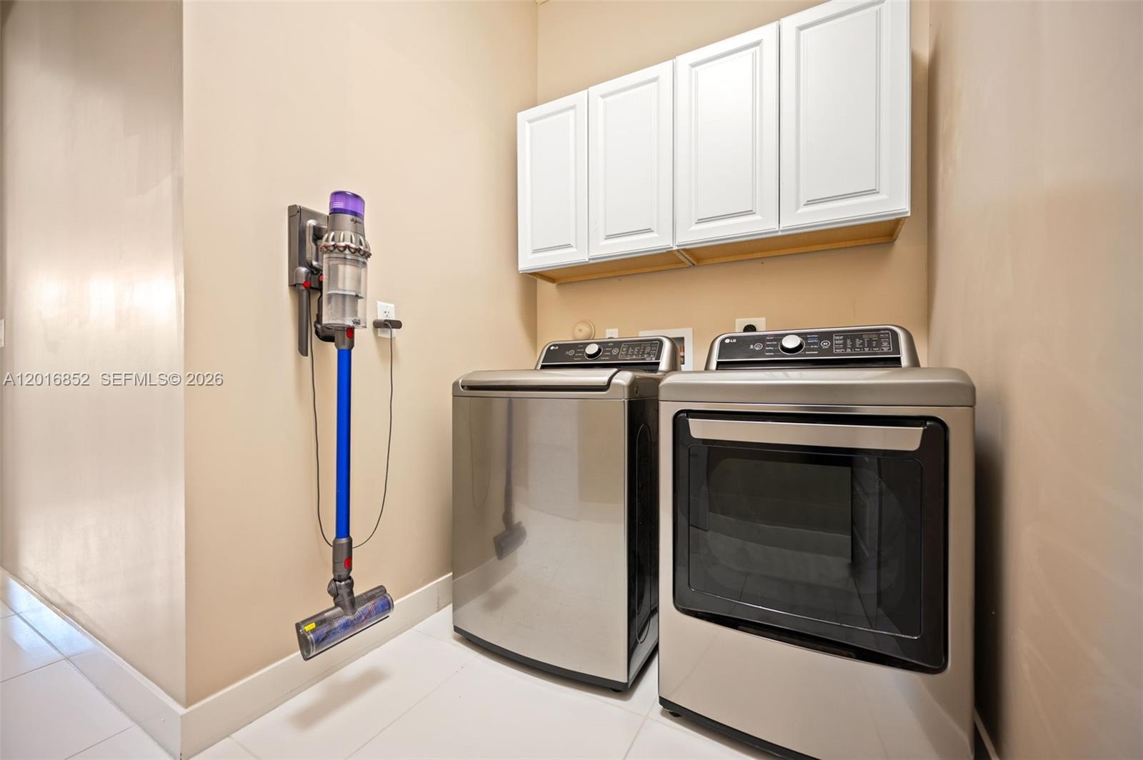 8915 NW 161st Ter, Miami Lakes FL 33018