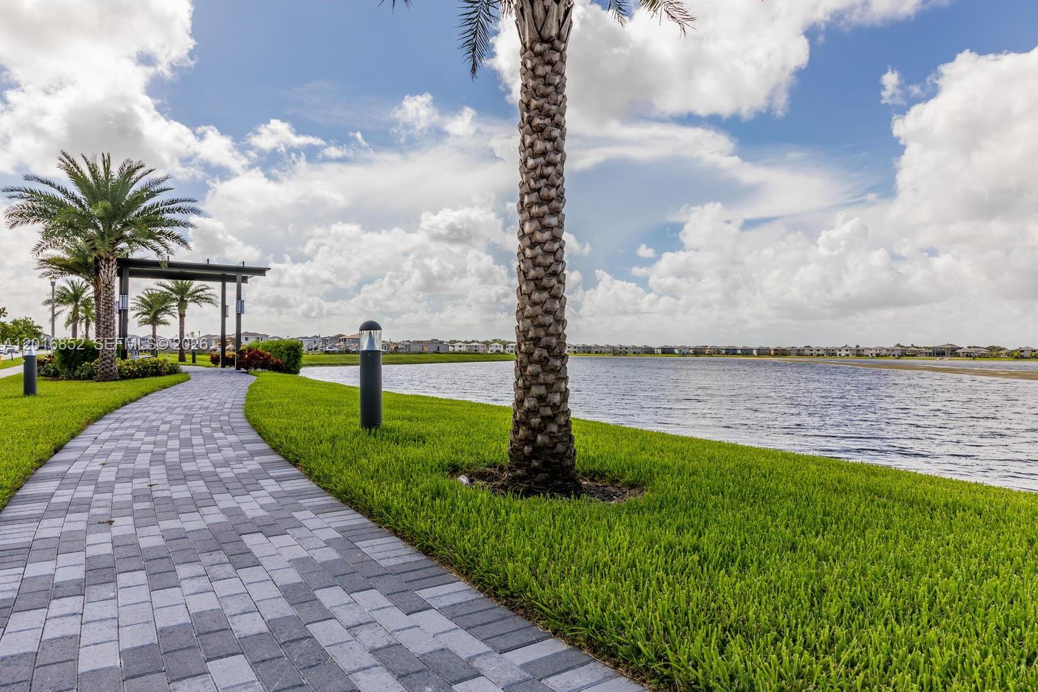 8915 NW 161st Ter, Miami Lakes FL 33018