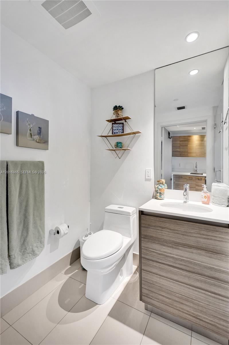 121 NE 34th St #1406A, Miami FL 33137