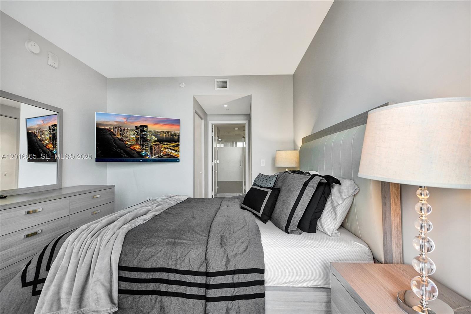 121 NE 34th St #1406A, Miami FL 33137