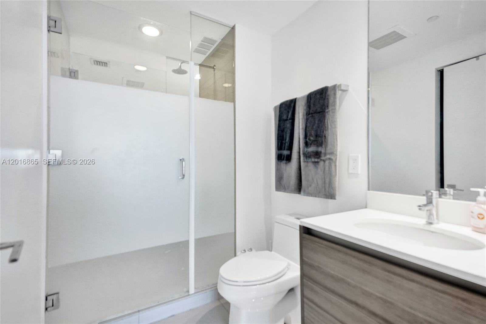 121 NE 34th St #1406A, Miami FL 33137
