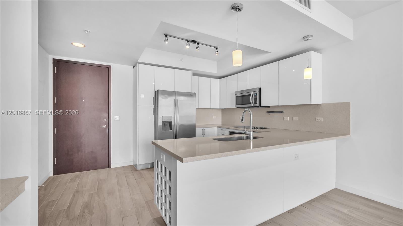 999 SW 1st Ave #2009, Miami FL 33130