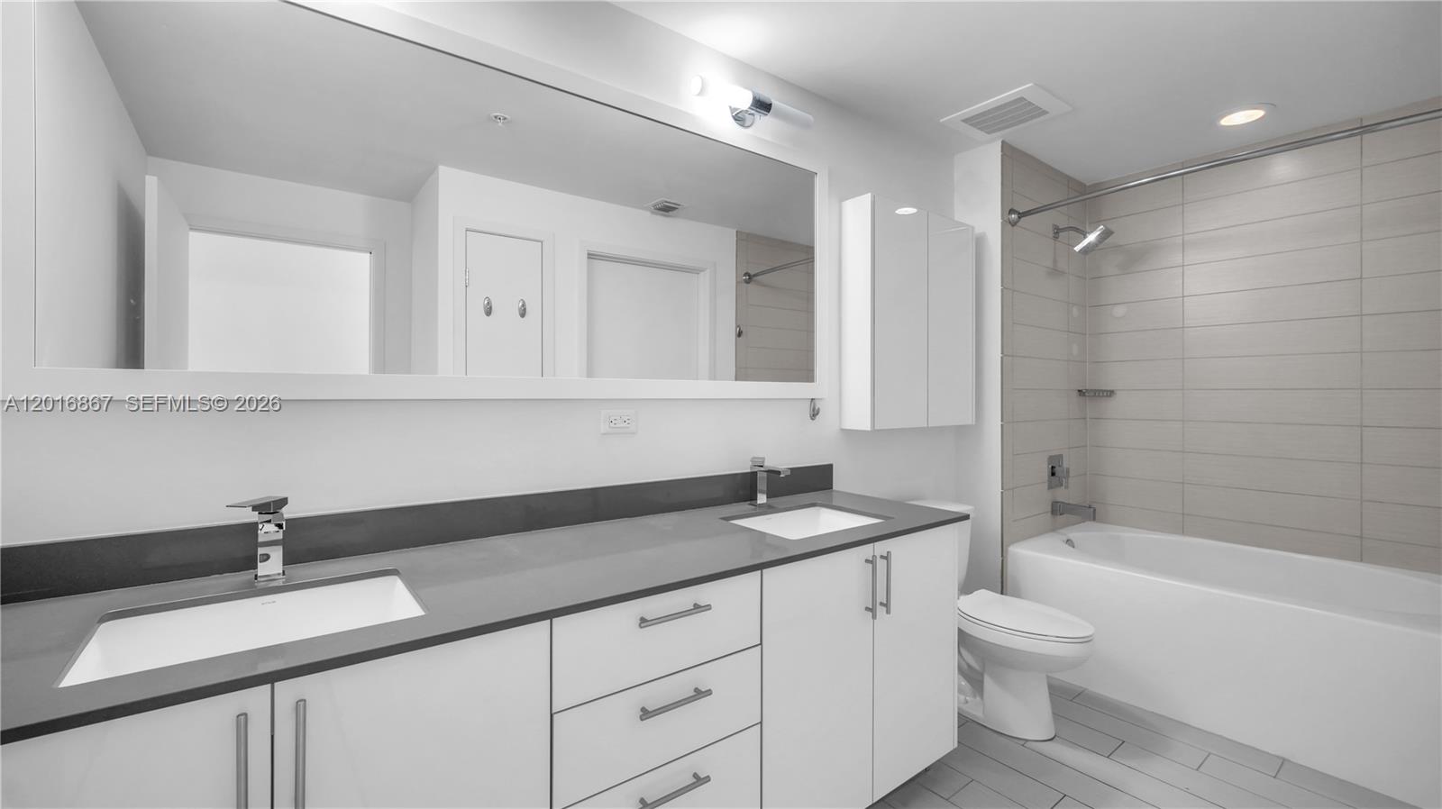 999 SW 1st Ave #2009, Miami FL 33130