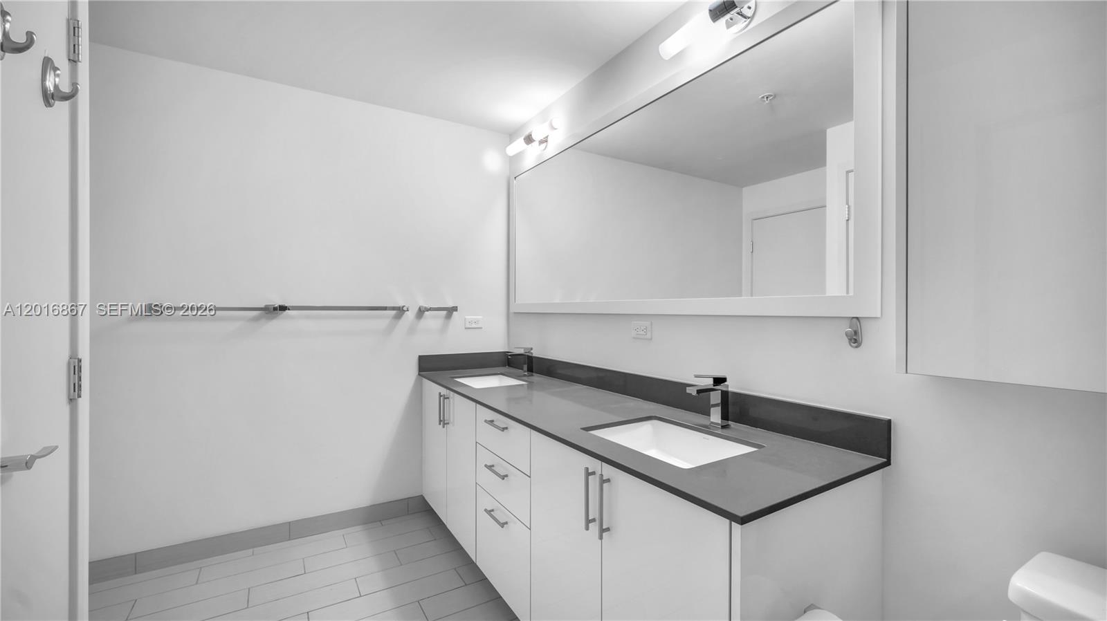 999 SW 1st Ave #2009, Miami FL 33130