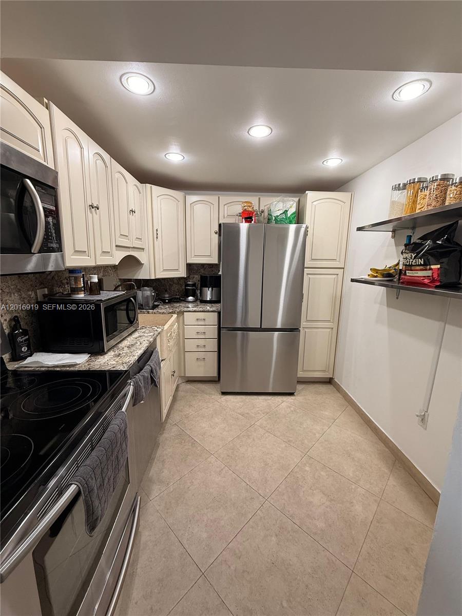 3701 N Country Club Dr #502, Aventura FL 33180
