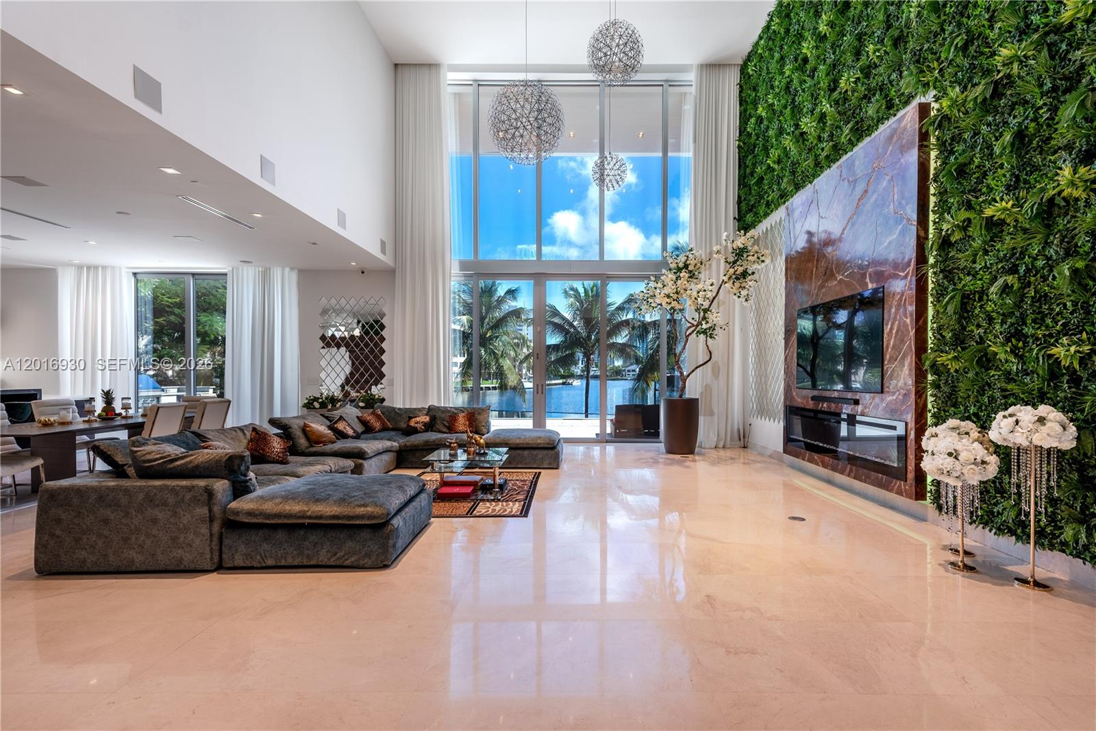 400 Tamarind Dr, Hallandale Beach FL 33009