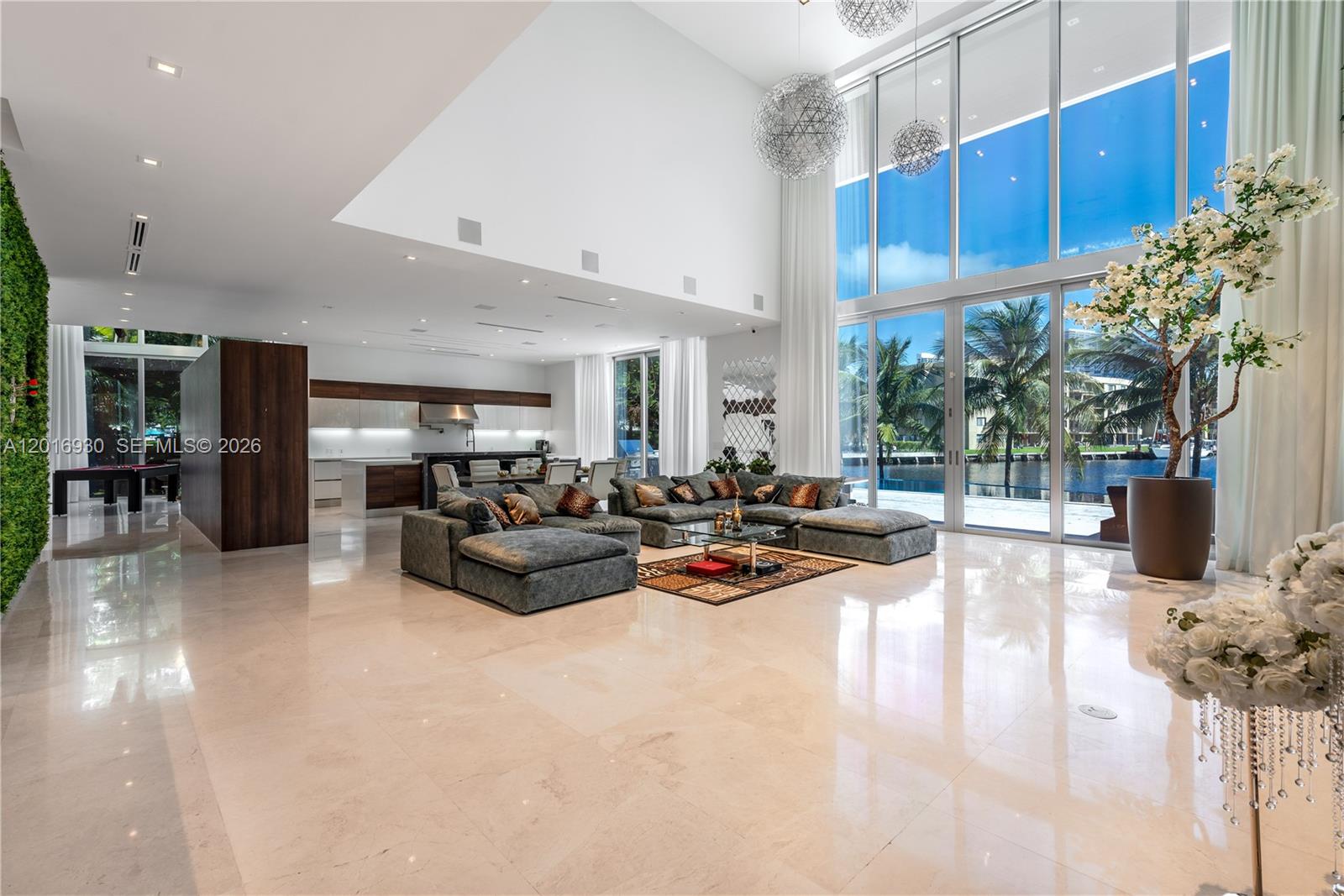 400 Tamarind Dr, Hallandale Beach FL 33009