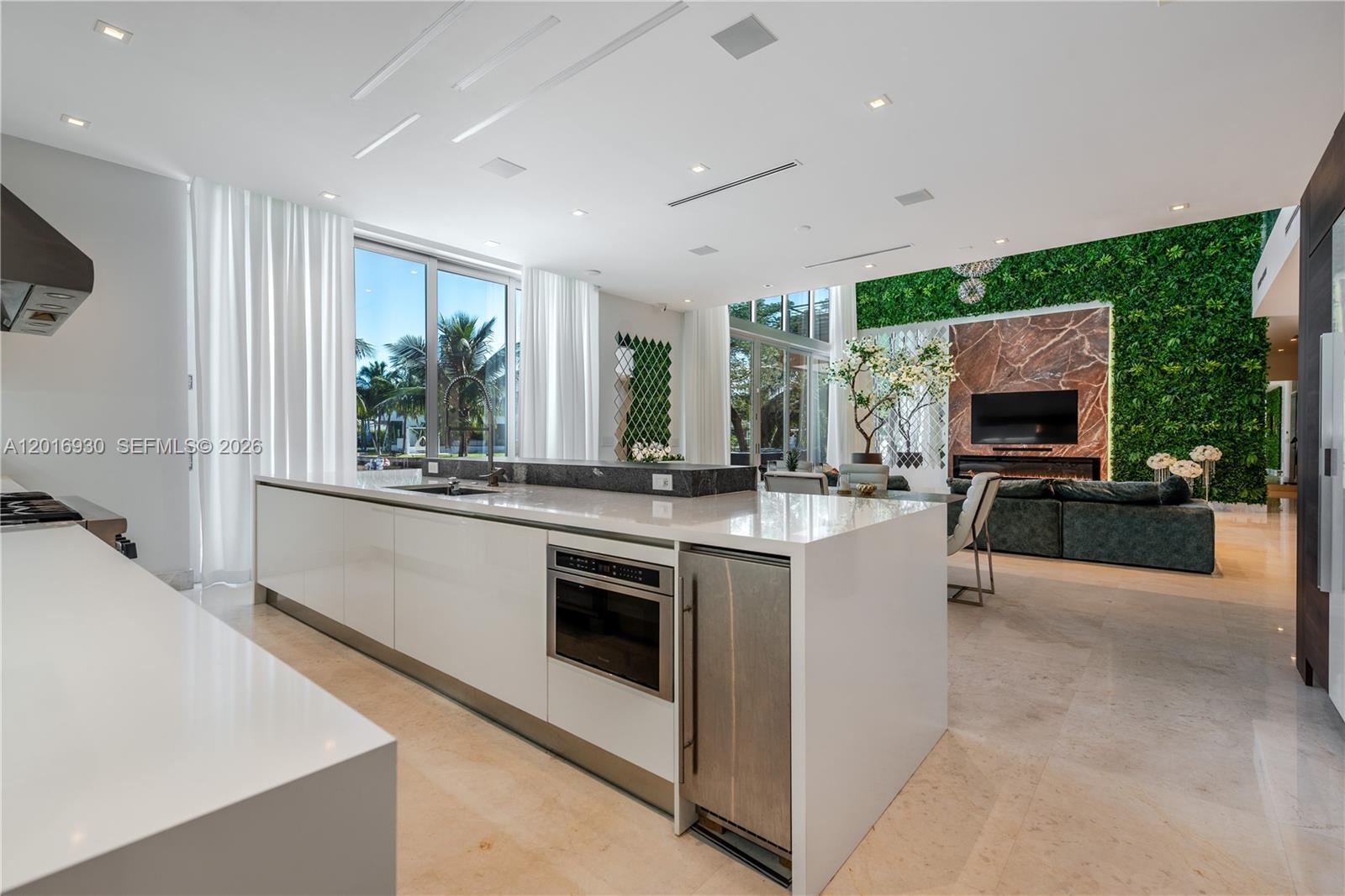 400 Tamarind Dr, Hallandale Beach FL 33009