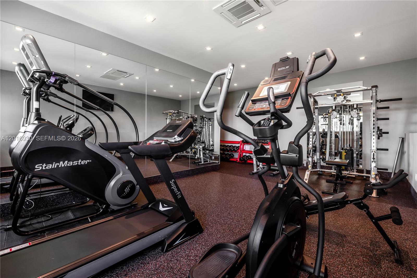 400 Tamarind Dr, Hallandale Beach FL 33009