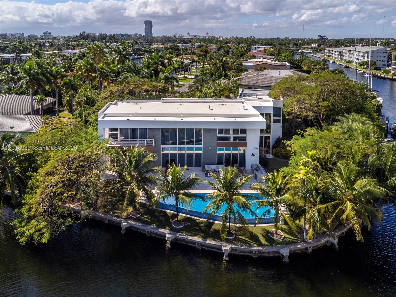 400 Tamarind Dr, Hallandale Beach FL 33009
