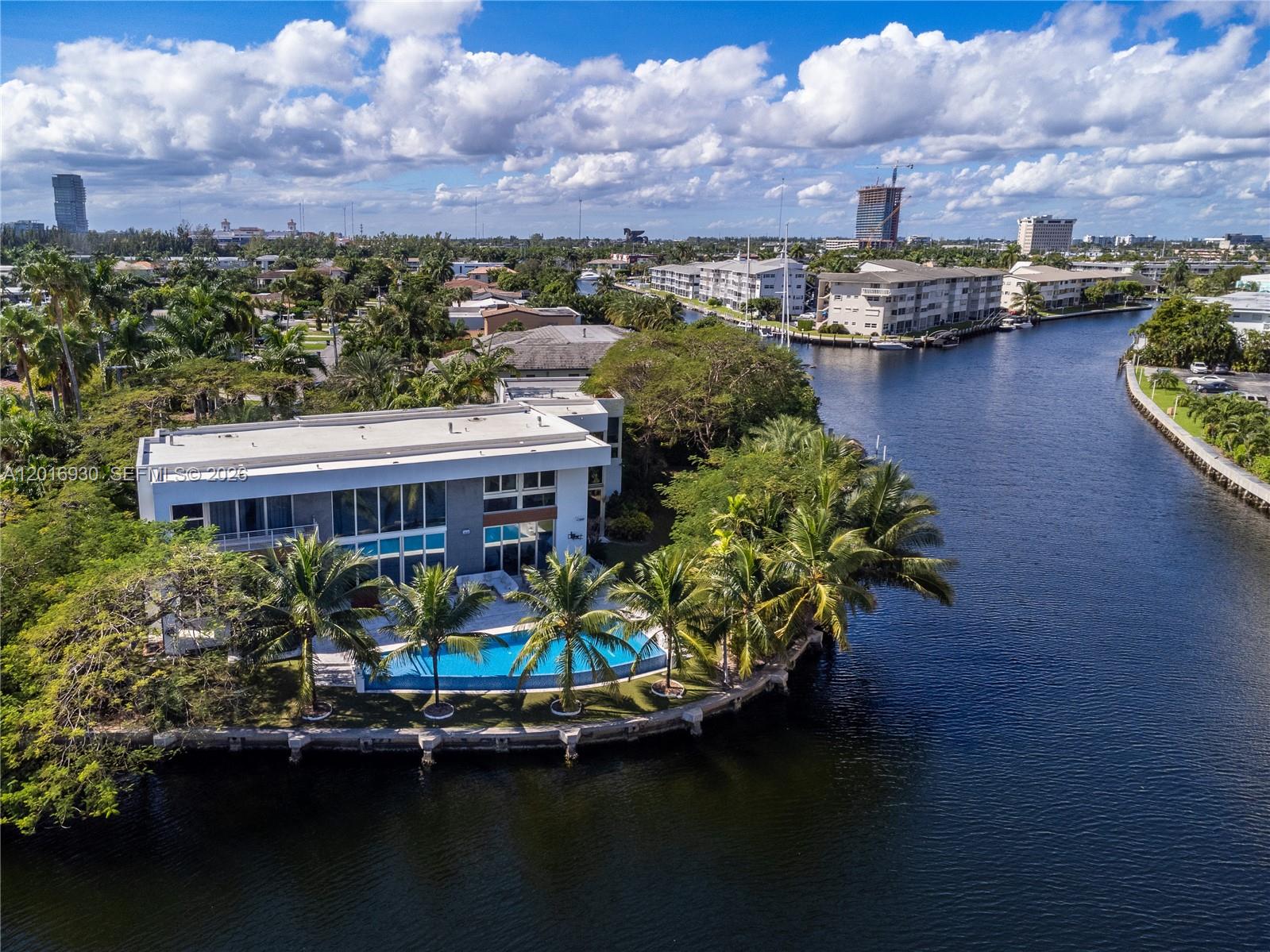 400 Tamarind Dr, Hallandale Beach FL 33009