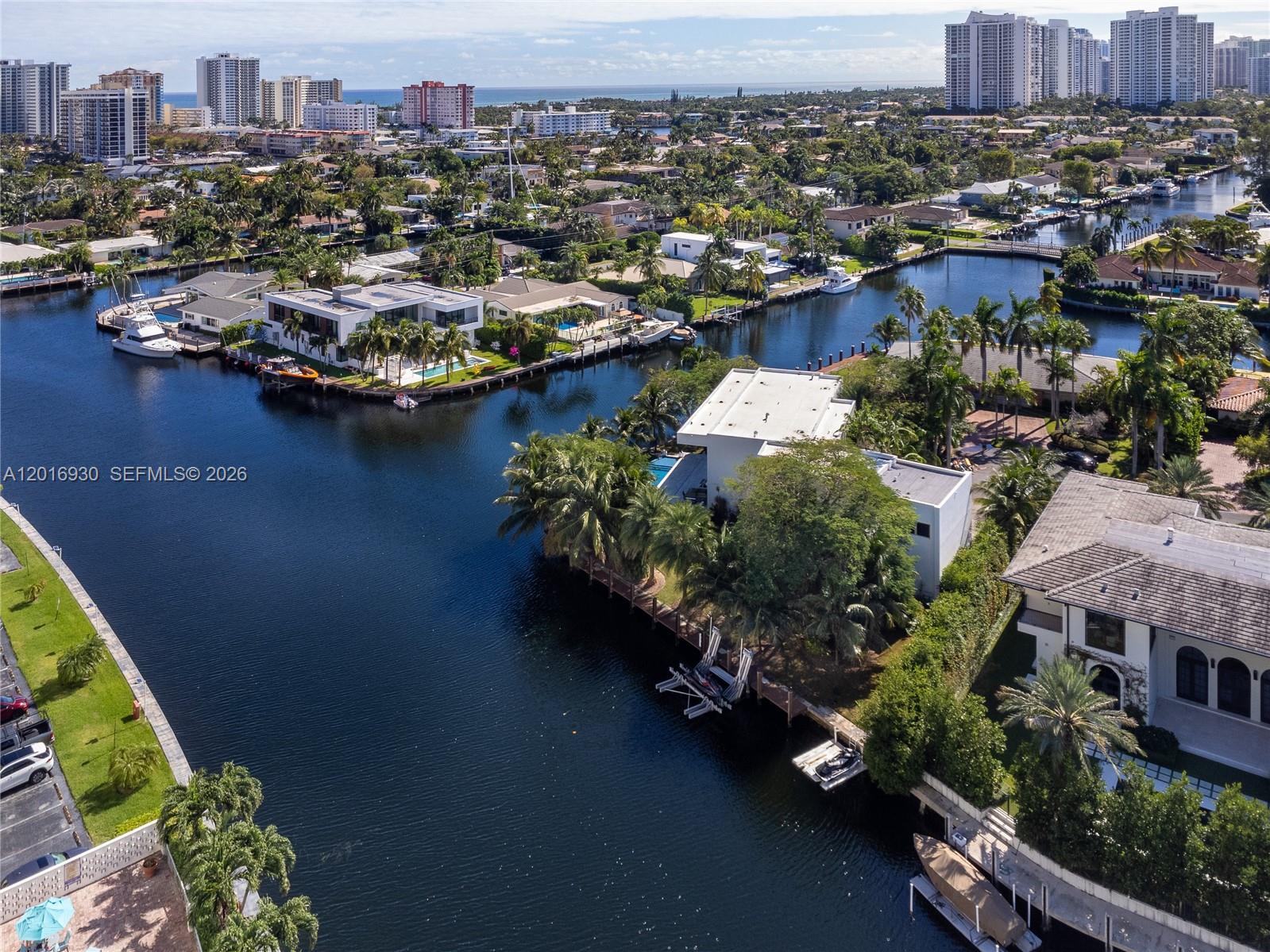 400 Tamarind Dr, Hallandale Beach FL 33009