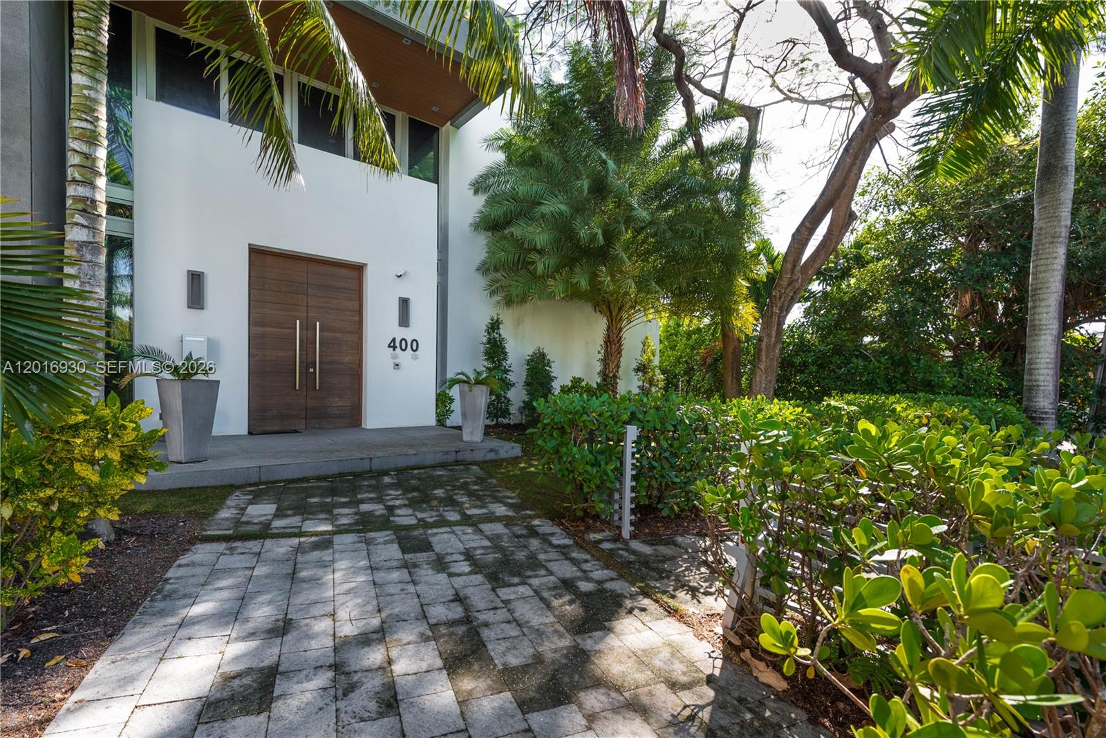 400 Tamarind Dr, Hallandale Beach FL 33009