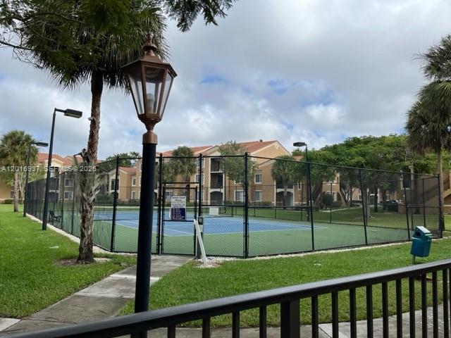 8000 N Nob Hill Rd #206, Tamarac FL 33321