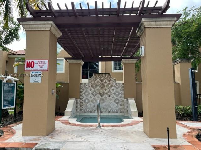 8000 N Nob Hill Rd #206, Tamarac FL 33321