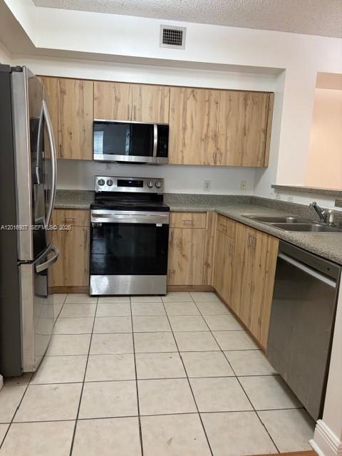8000 N Nob Hill Rd #206, Tamarac FL 33321