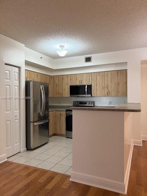 8000 N Nob Hill Rd #206, Tamarac FL 33321