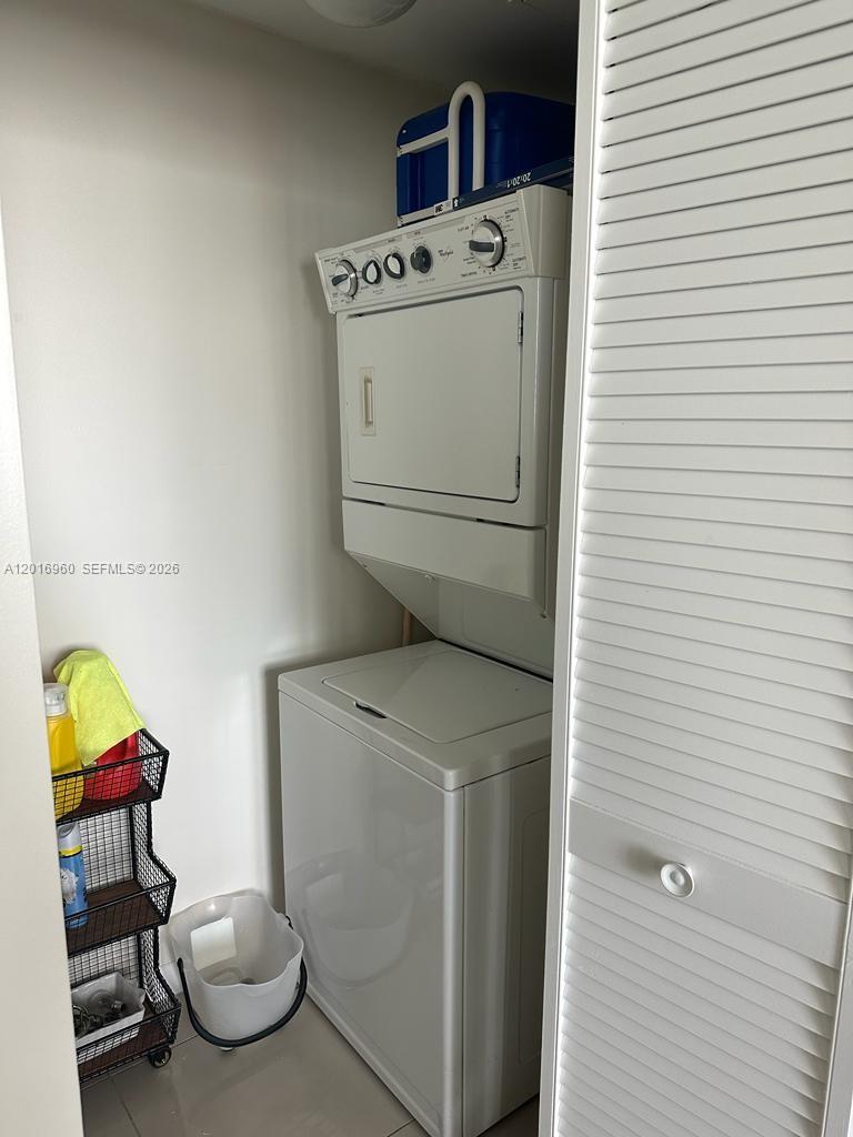 253 NE 2nd St #1402, Miami FL 33132
