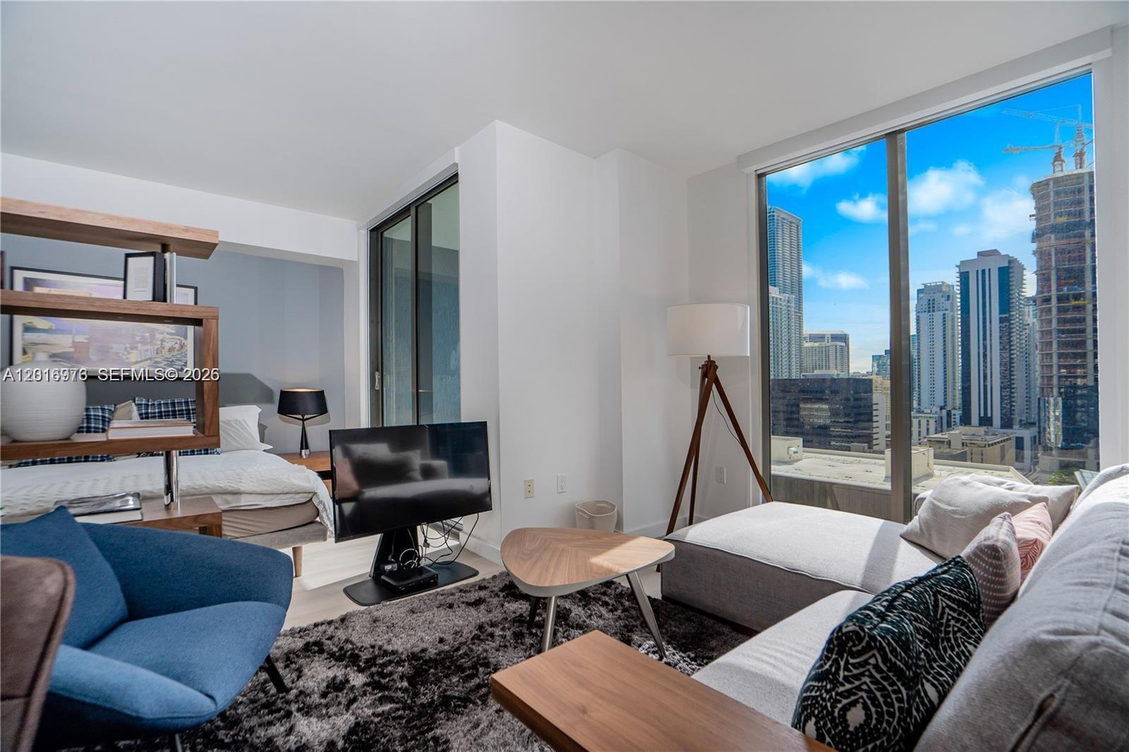 31 SE 6th St #2205, Miami FL 33131