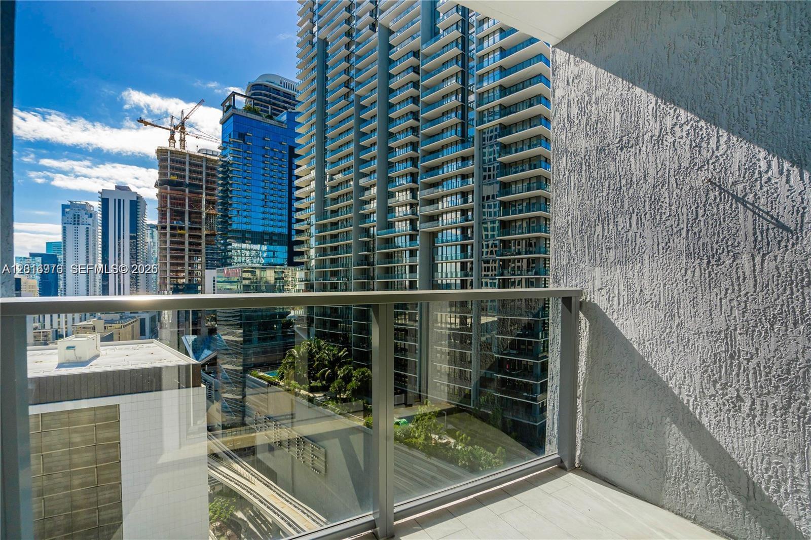 31 SE 6th St #2205, Miami FL 33131