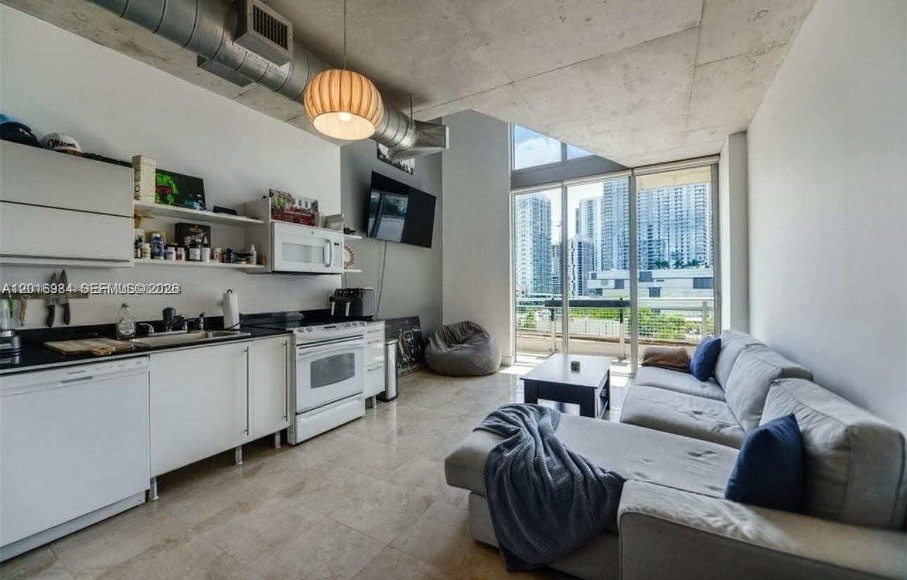 690 SW 1st Ct #1022, Miami FL 33130