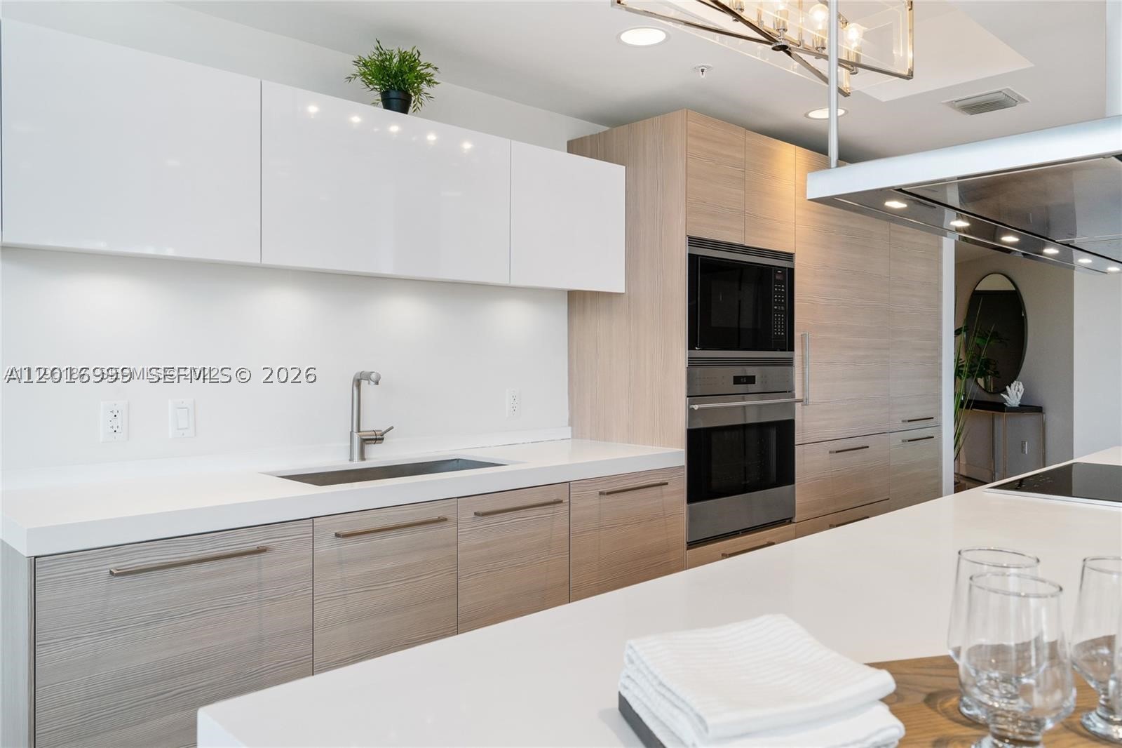17111 Biscayne Blvd #209, North Miami Beach FL 33160