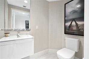 17111 Biscayne Blvd #209, North Miami Beach FL 33160