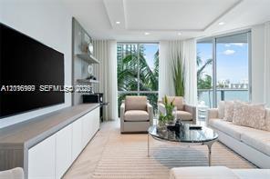17111 Biscayne Blvd #209, North Miami Beach FL 33160