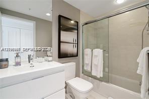 17111 Biscayne Blvd #209, North Miami Beach FL 33160