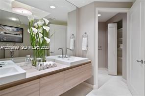 17111 Biscayne Blvd #209, North Miami Beach FL 33160