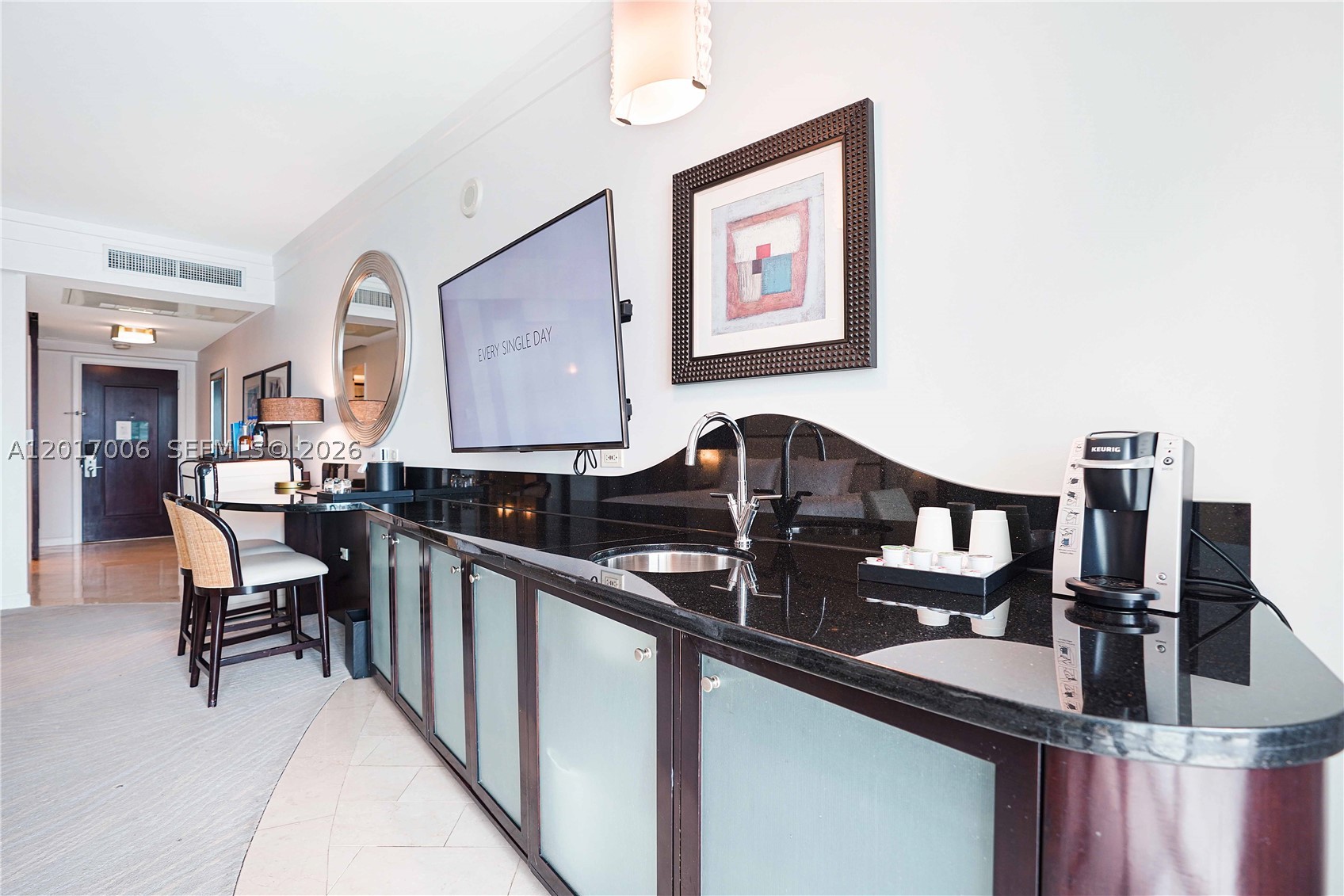 4391 Collins Ave #916, Miami Beach FL 33140