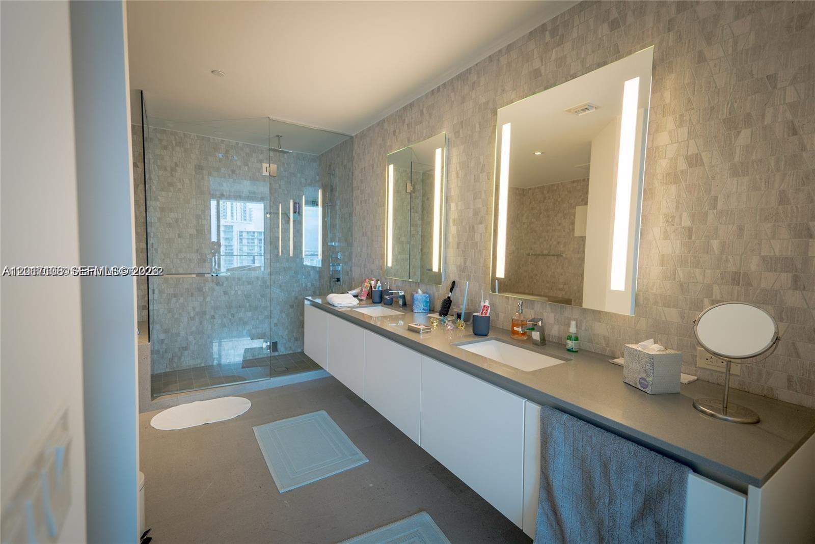 68 SE 6th St #2510, Miami FL 33131