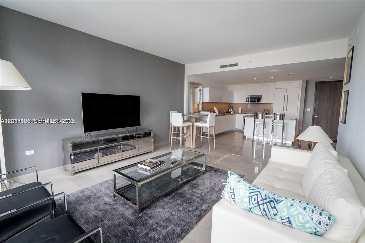 68 SE 6th St #2510, Miami FL 33131