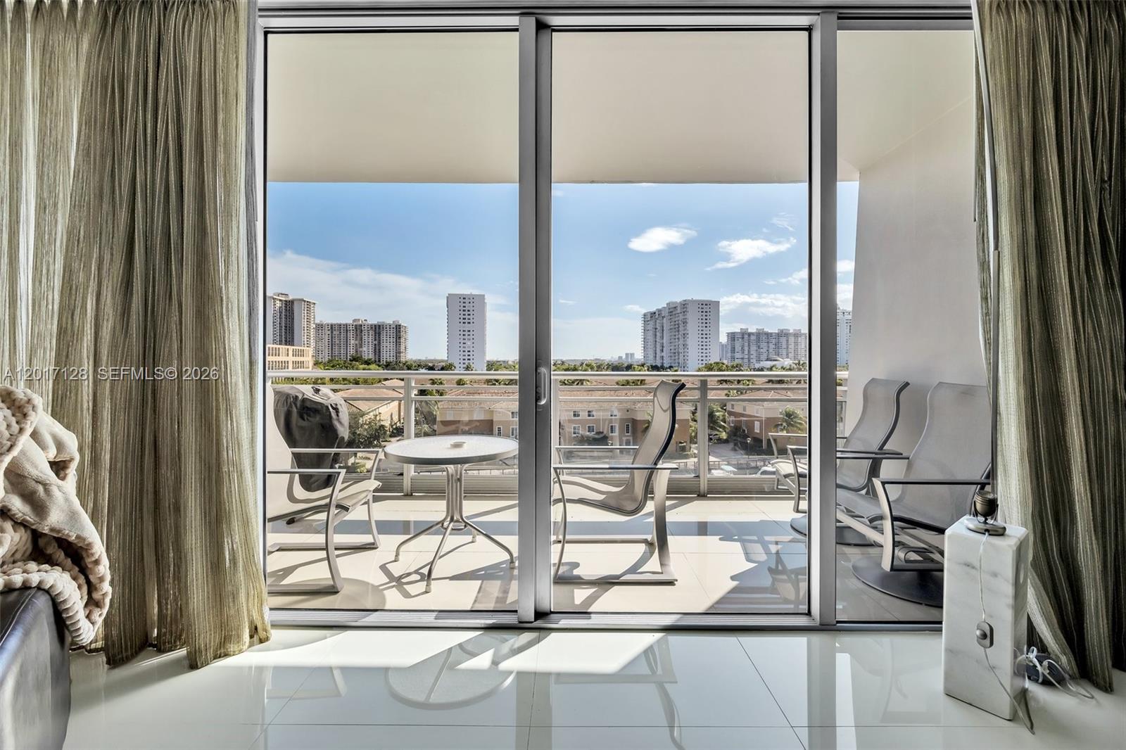 2950 NE 188th St #403, Aventura FL 33180