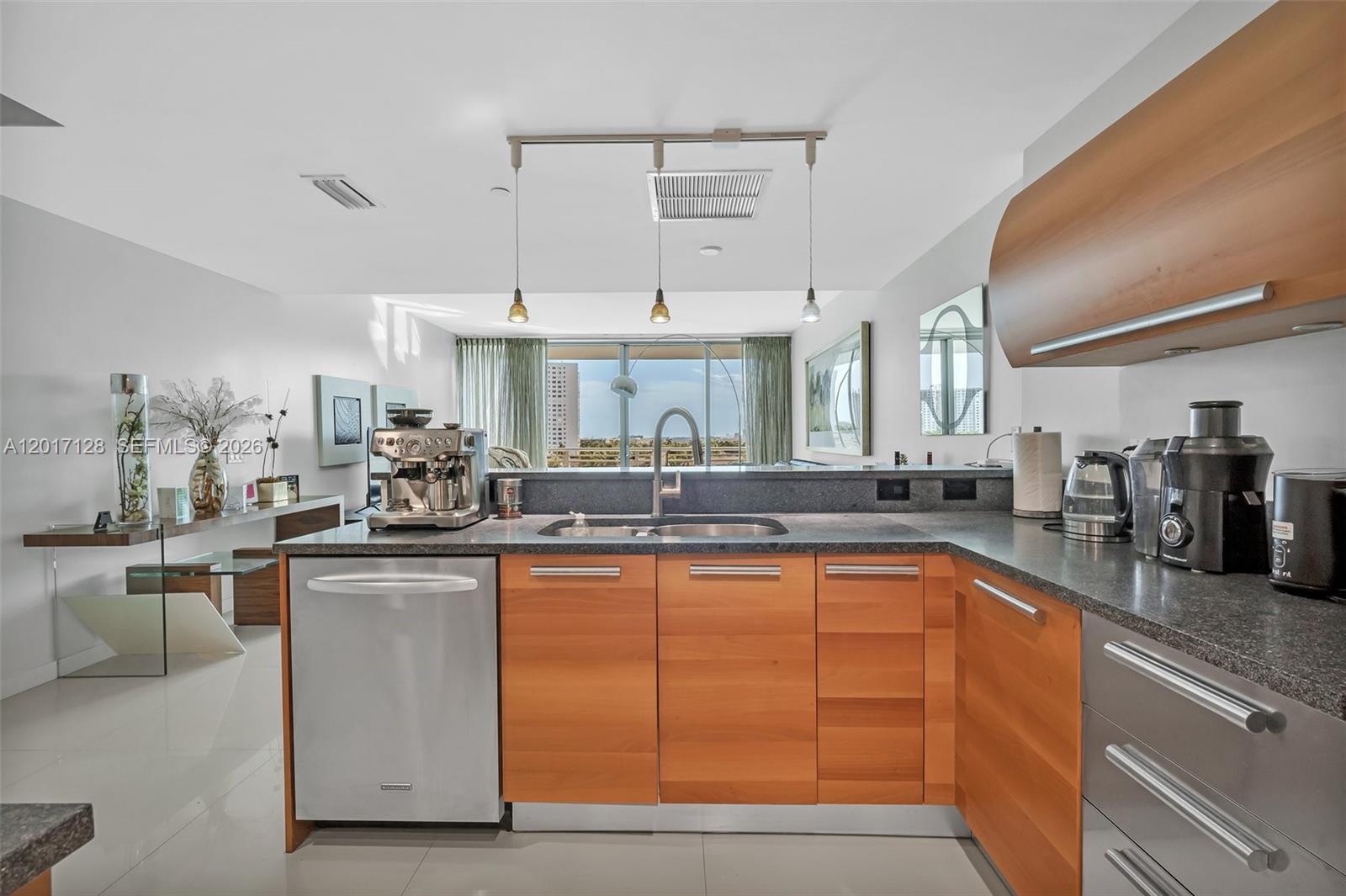 2950 NE 188th St #403, Aventura FL 33180