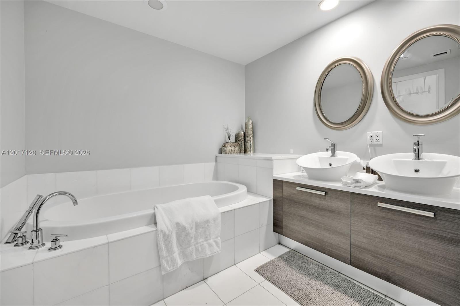 2950 NE 188th St #403, Aventura FL 33180
