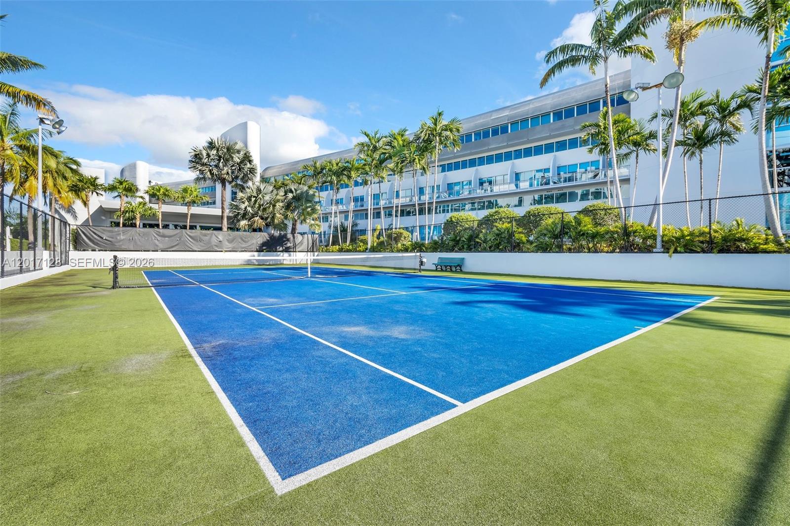 2950 NE 188th St #403, Aventura FL 33180
