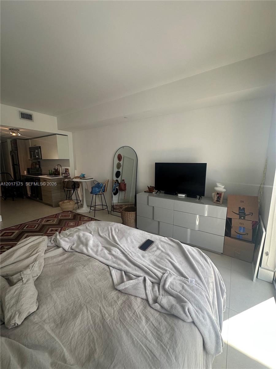 1300 Brickell Bay Dr #2213, Miami FL 33131