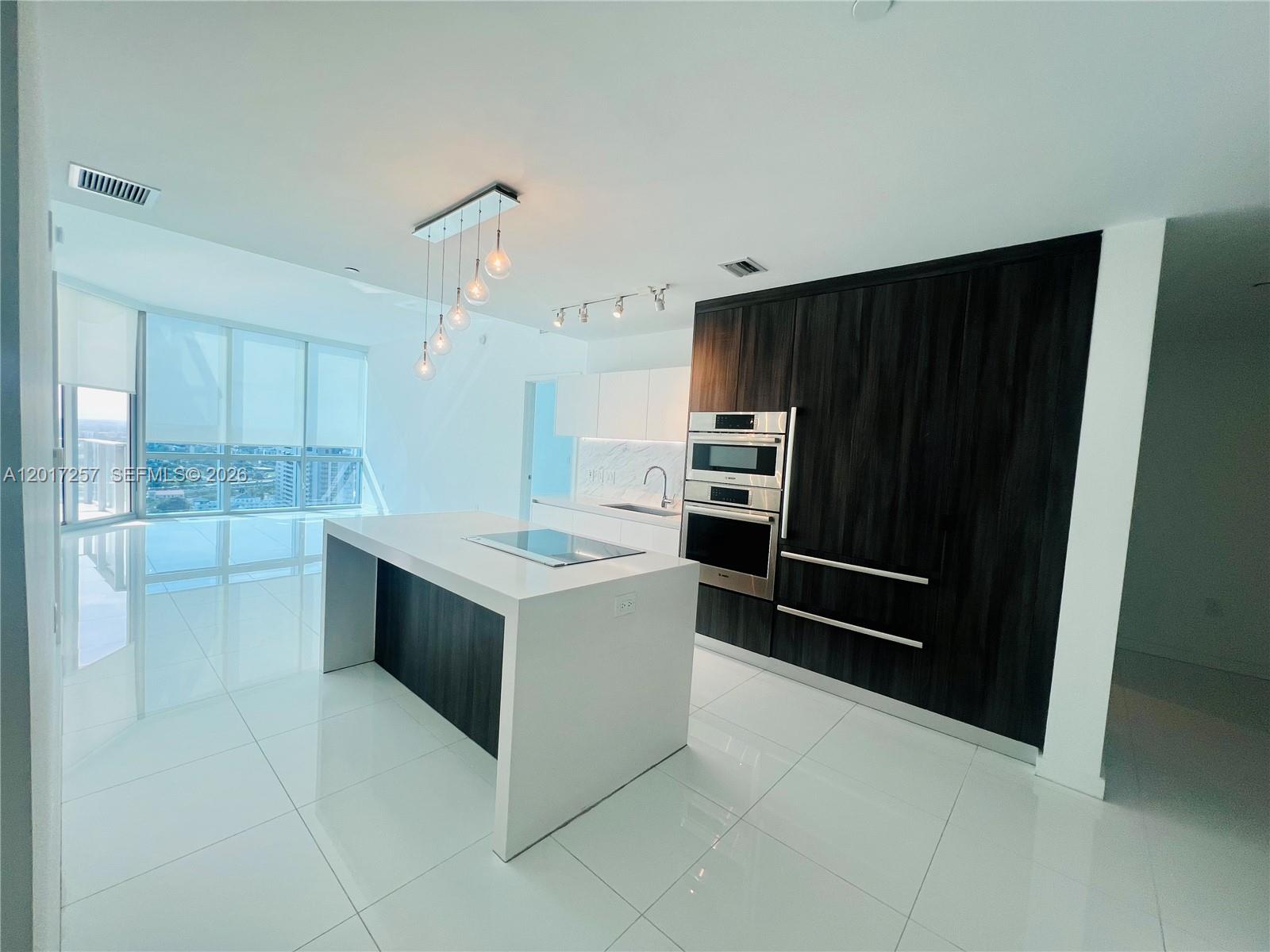 851 NE 1st Av #2808, Miami FL 33132