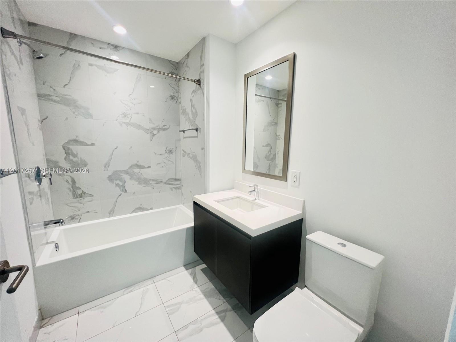 851 NE 1st Av #2808, Miami FL 33132