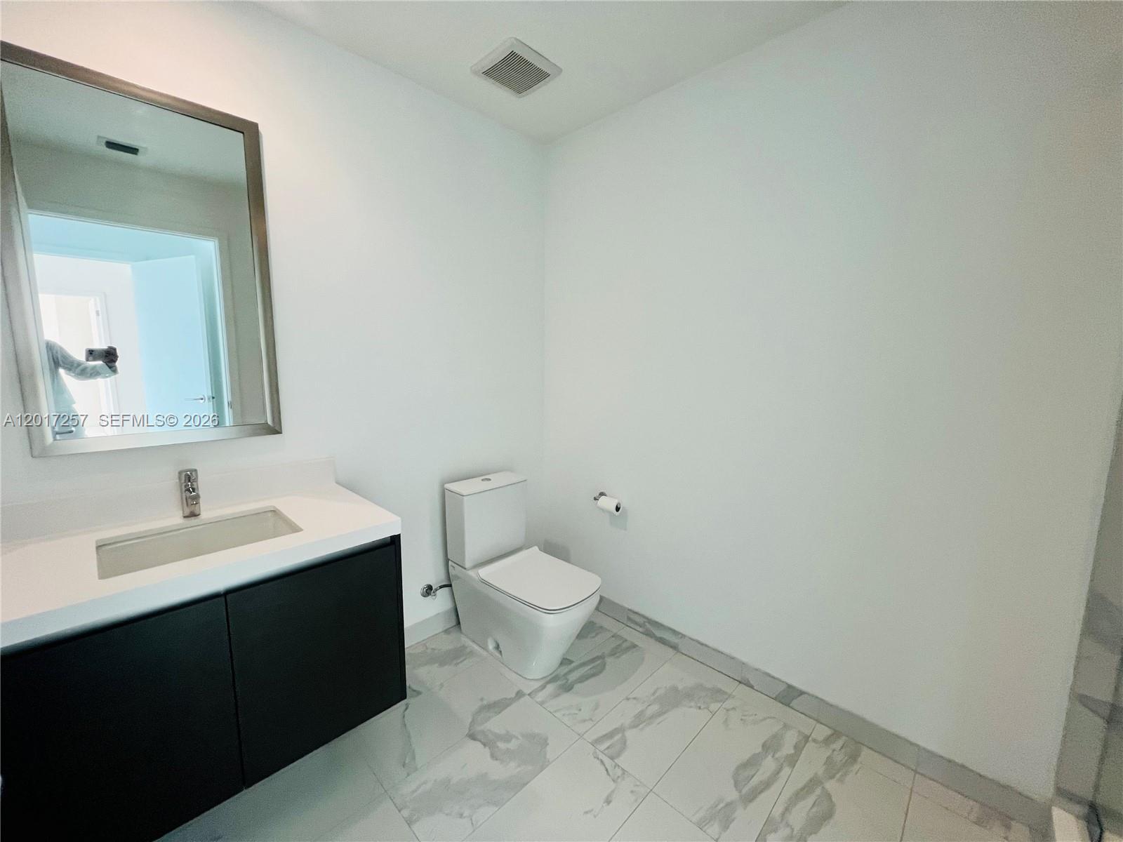 851 NE 1st Av #2808, Miami FL 33132