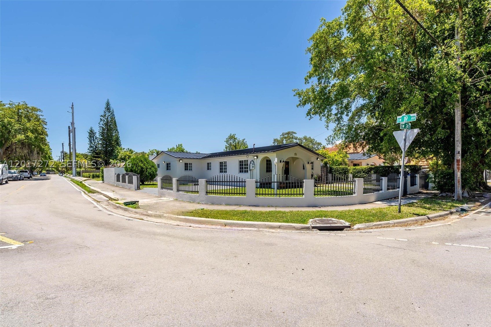 1900 SW 24th St, Miami FL 33145
