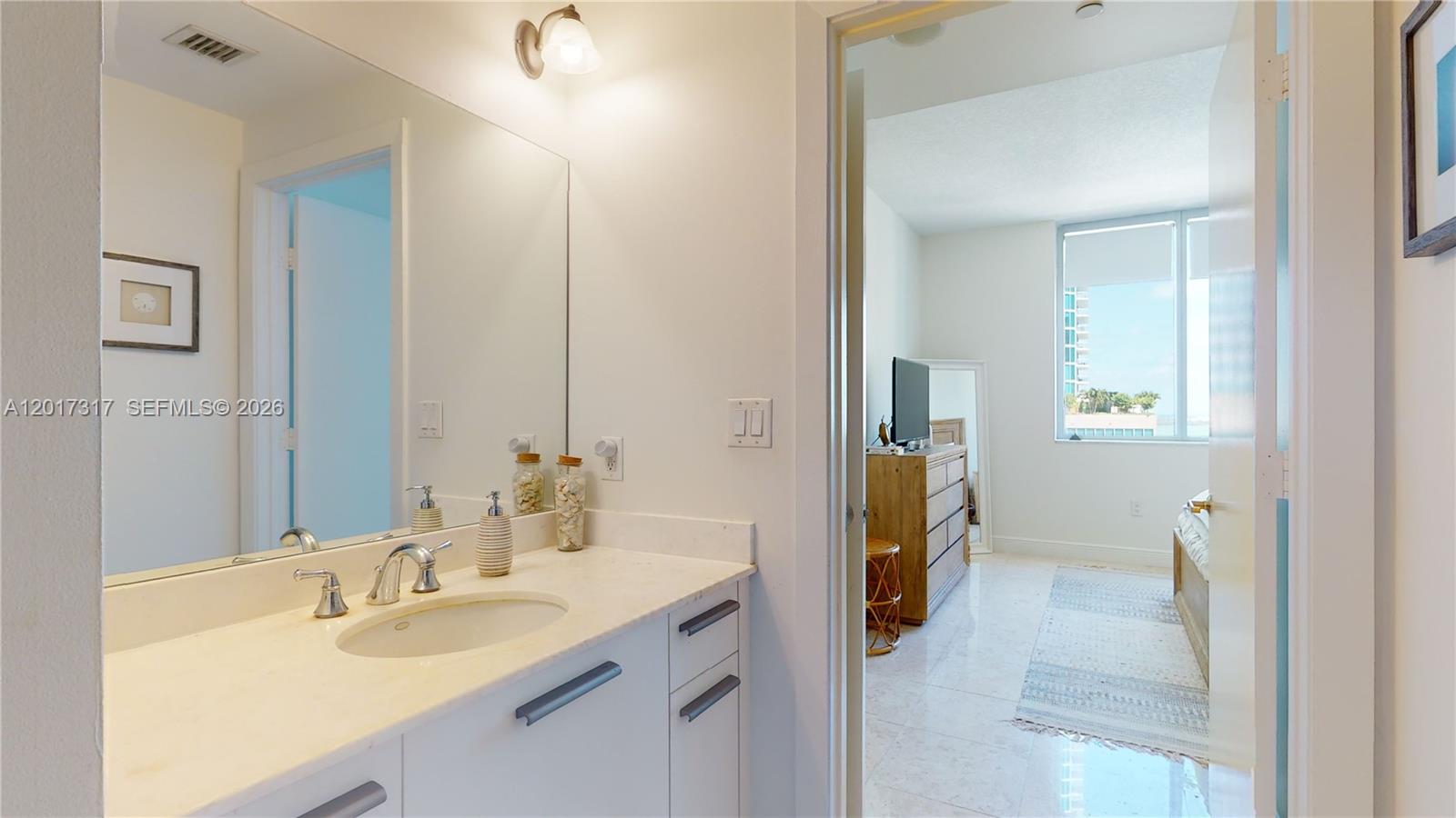 1060 Brickell Ave #1805, Miami FL 33131