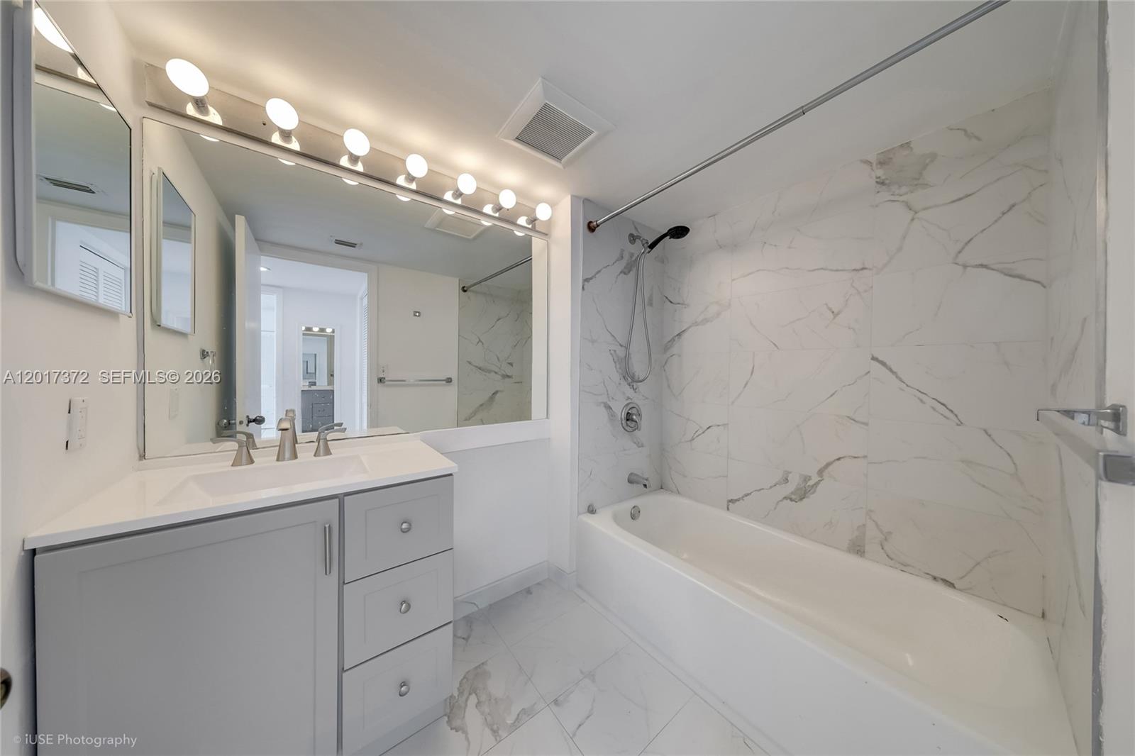 400 S Pointe Dr #1801, Miami Beach FL 33139