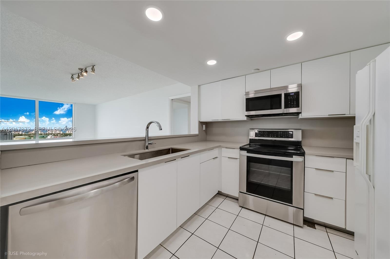 400 S Pointe Dr #1801, Miami Beach FL 33139
