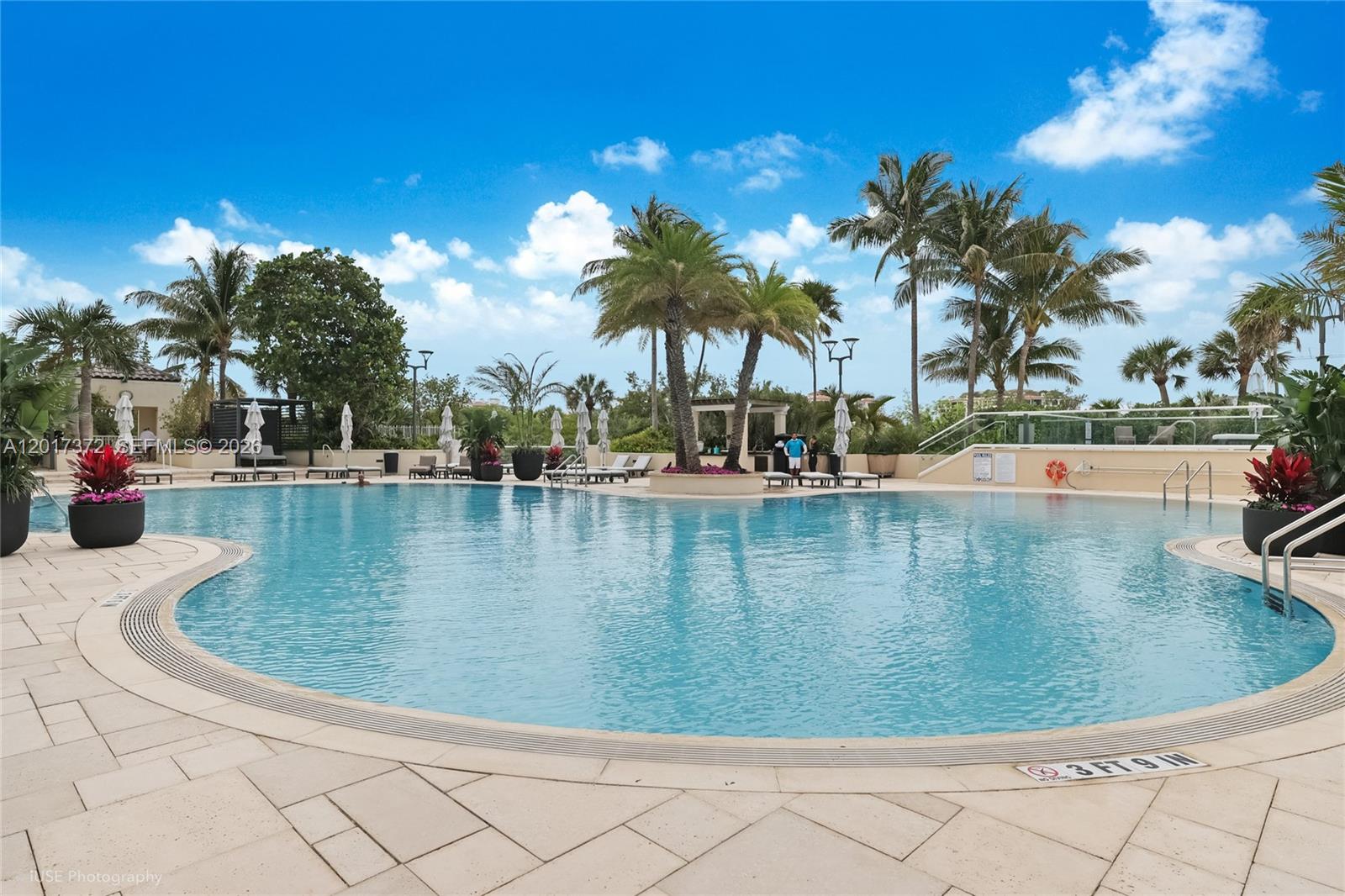 400 S Pointe Dr #1801, Miami Beach FL 33139