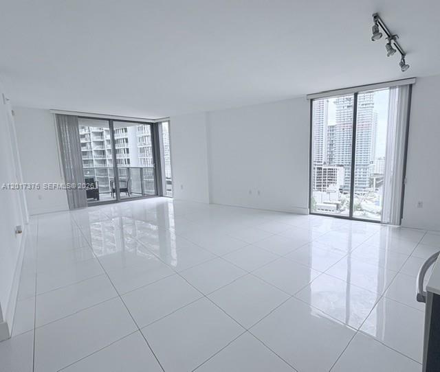 31 SE 6th St #2001, Miami FL 33131