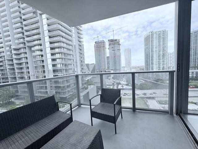 31 SE 6th St #2001, Miami FL 33131