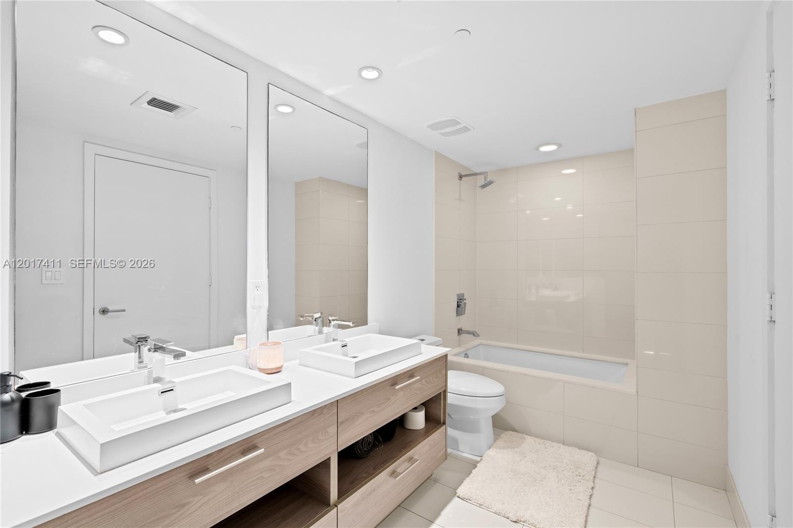 1300 S Miami Ave #1004, Miami FL 33130