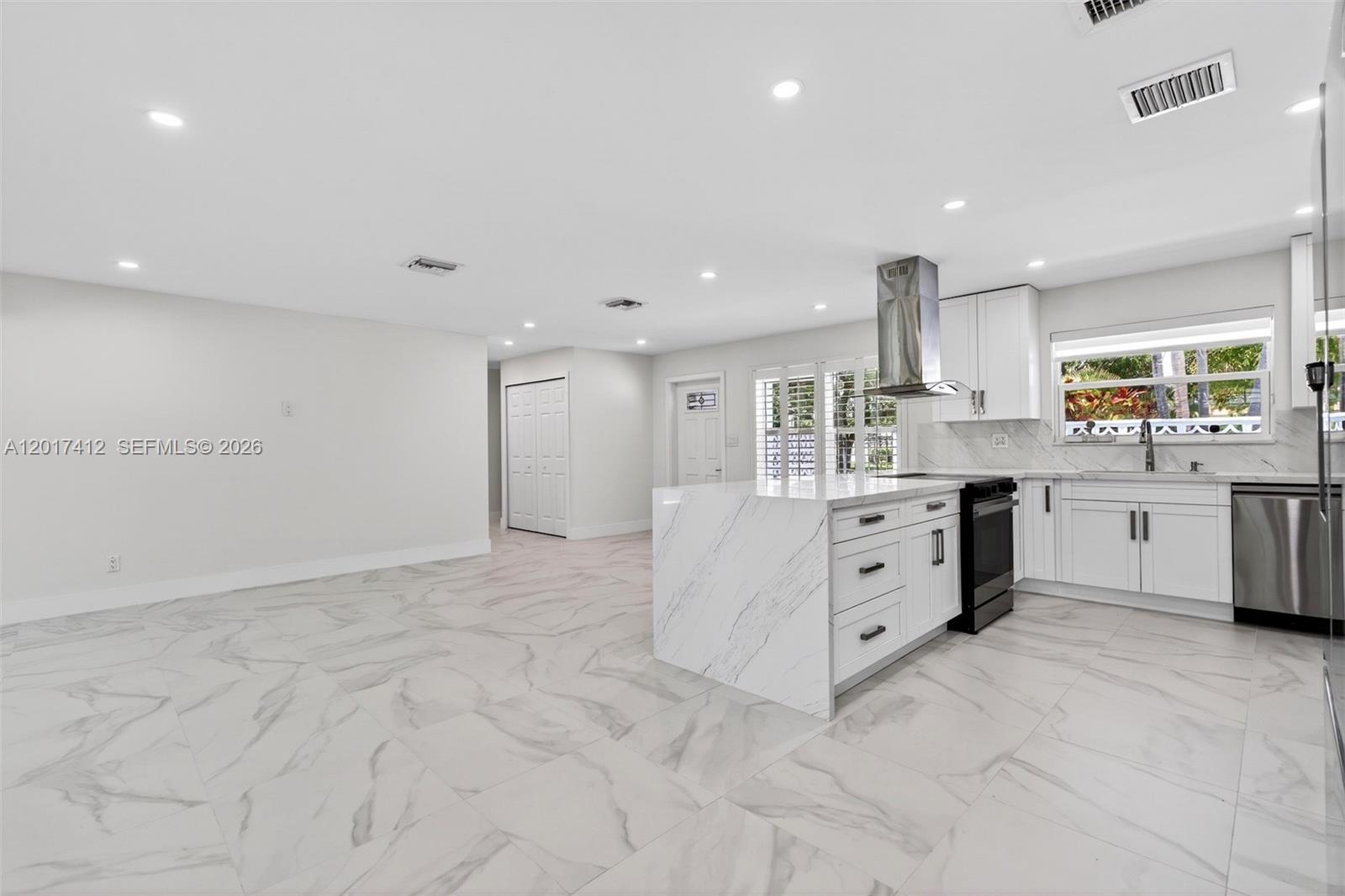 4010 NE 22nd Ave, Lighthouse Point FL 33064